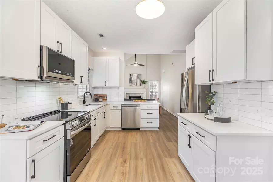 8724 Tamarron DR, Charlotte, NC 28277