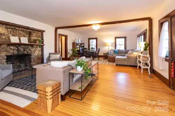 Asheville, NC 28806,302 Iron Ridge LOOP