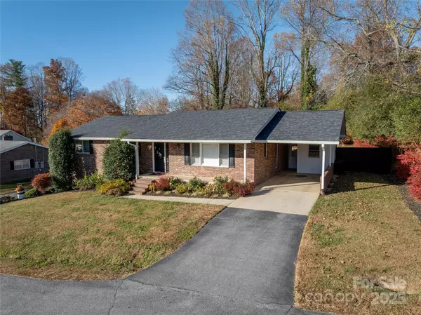 Hendersonville, NC 28792,71 Bristol LN