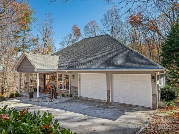 Hendersonville, NC 28791,2508 Carriage Falls CT