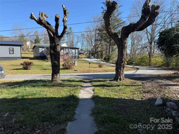 Spruce Pine, NC 28777,271 Sunnybrook DR