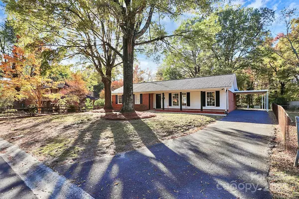 Charlotte, NC 28215,7118 April Ridge LN