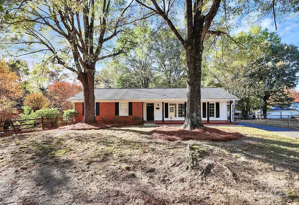 Charlotte, NC 28215,7118 April Ridge LN