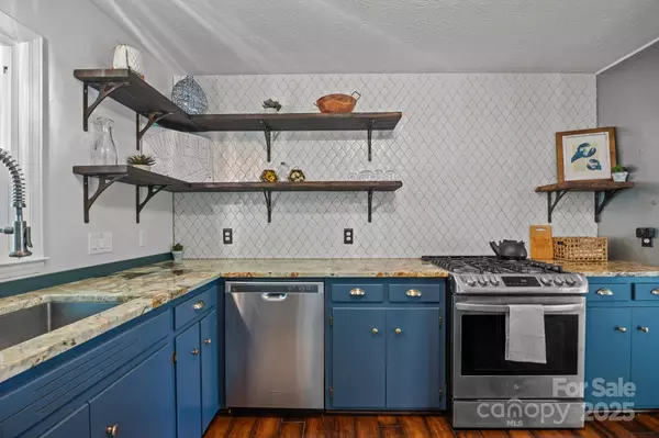 Asheville, NC 28803,917 W Chapel RD