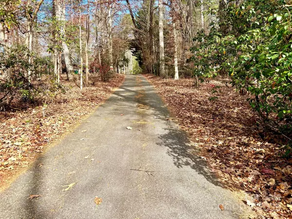 Fairview, NC 28730,99999 Heather LN