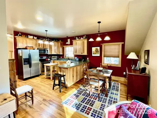 Black Mountain, NC 28711,304 9th ST