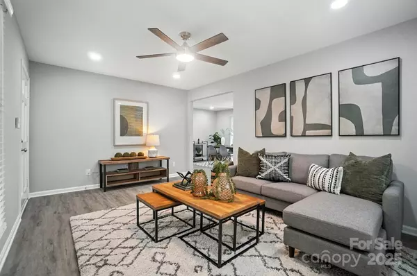 Charlotte, NC 28215,6558 Covecreek DR