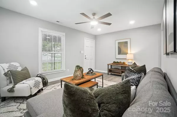 Charlotte, NC 28215,6558 Covecreek DR