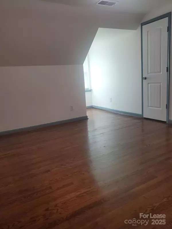 Charlotte, NC 28215,3405 Erinbrook LN