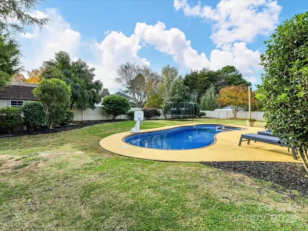 Mooresville, NC 28117,111 Aqua DR