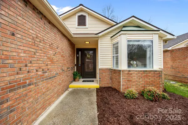 Hendersonville, NC 28791,125 Exeter CT