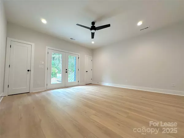 Charlotte, NC 28205,1358 Briar Creek RD