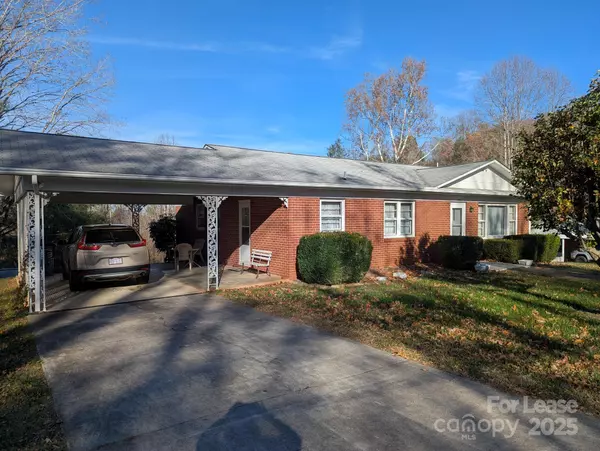 1017 Prestwood DR SE, Lenoir, NC 28645