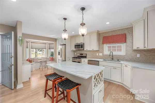 Hendersonville, NC 28791,308 Somerton CT