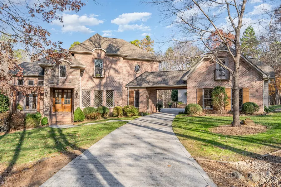 2504 White Thorne LN, Waxhaw, NC 28173