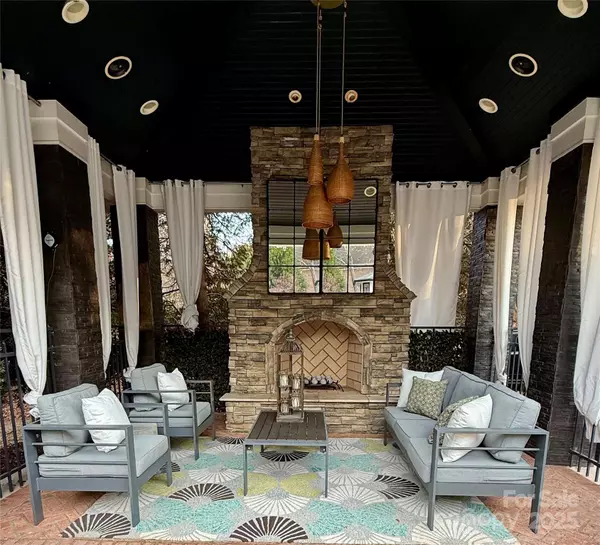 Charlotte, NC 28277,15611 Ballantyne Country Club DR