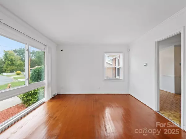 Charlotte, NC 28213,325 Prince Charles ST