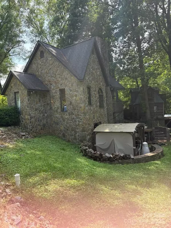 Statesville, NC 28677,341 N Oak ST