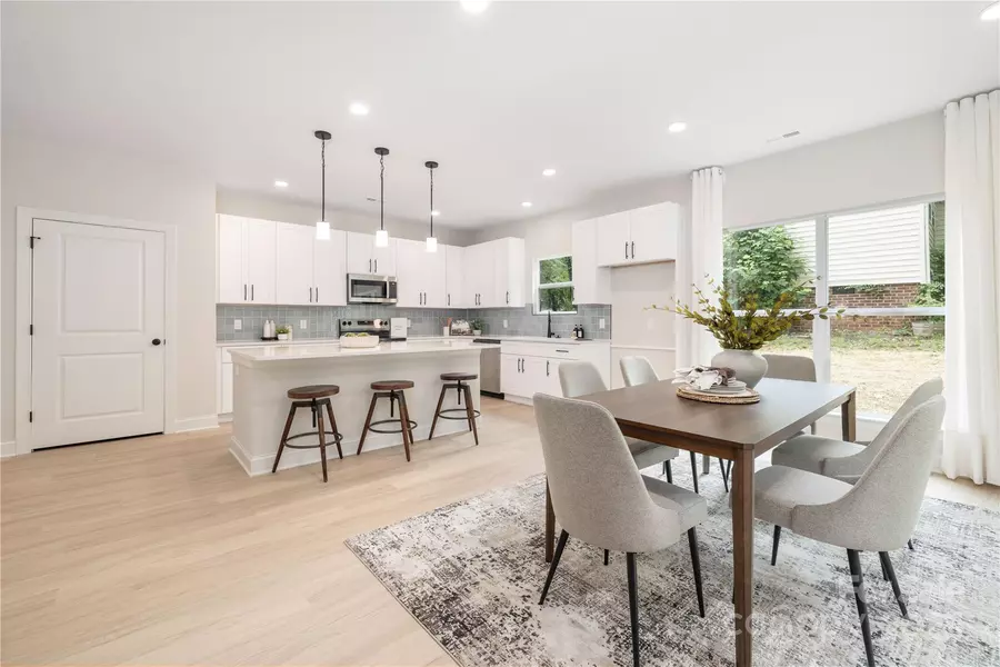 7034 Lakeside DR, Charlotte, NC 28215