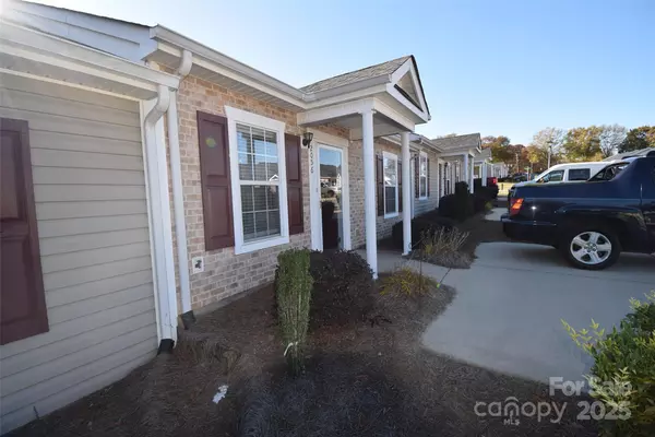 2056 Pin Oak PL, Cramerton, NC 28032