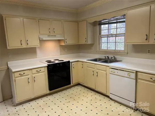 Charlotte, NC 28212,6230 Cross Creek LN