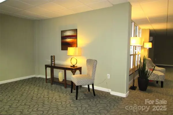 Charlotte, NC 28209,1300 Reece RD #302