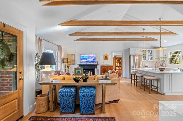 112 Pearson DR, Asheville, NC 28801