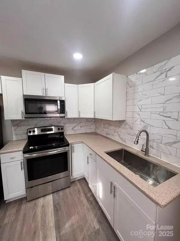 Mooresville, NC 28115,276 E Mclelland AVE