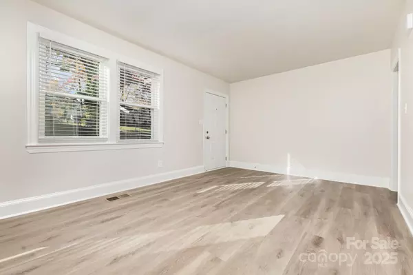 Charlotte, NC 28208,2446 Columbus CIR