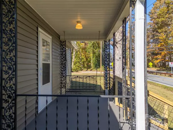 Laurel Park, NC 28739,721 White Pine DR