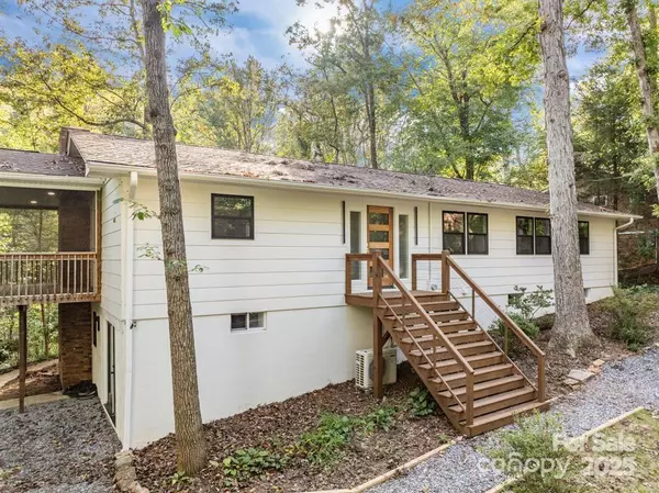 Asheville, NC 28805,7 Angus LN