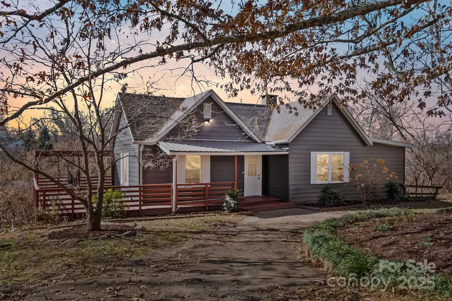 2 Worley PL, Asheville, NC 28806