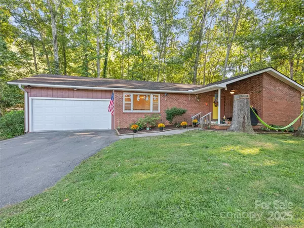 120 Pleasant Hill CIR, Waynesville, NC 28786