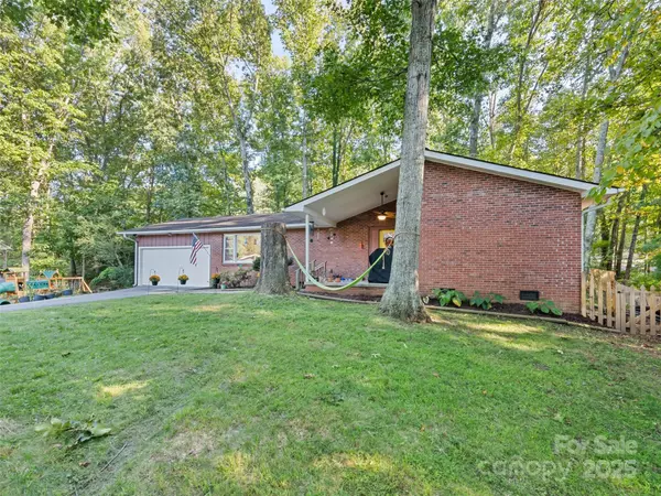Waynesville, NC 28786,120 Pleasant Hill CIR