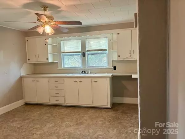 Hickory, NC 28601,2219 6th AVE NW