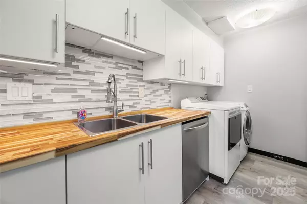 Charlotte, NC 28277,1908 Harvest LN