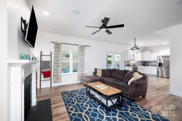 Asheville, NC 28806,21 Moss Pink PL