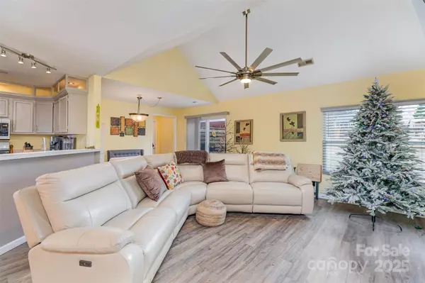 Matthews, NC 28104,2241 Indian Cross TRL