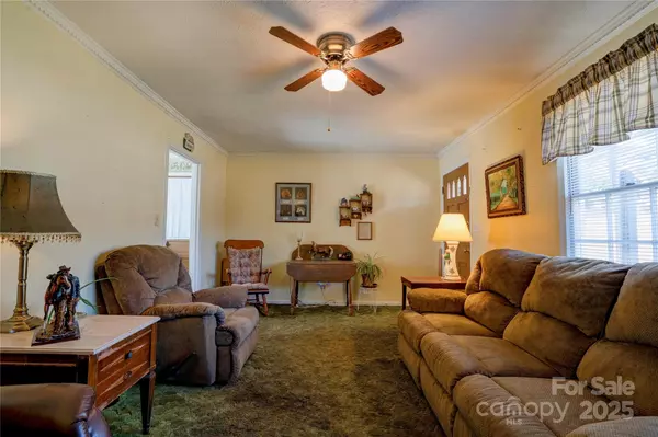 Shelby, NC 28150,914 Parkwood RD