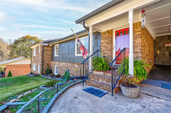 Shelby, NC 28150,914 Parkwood RD