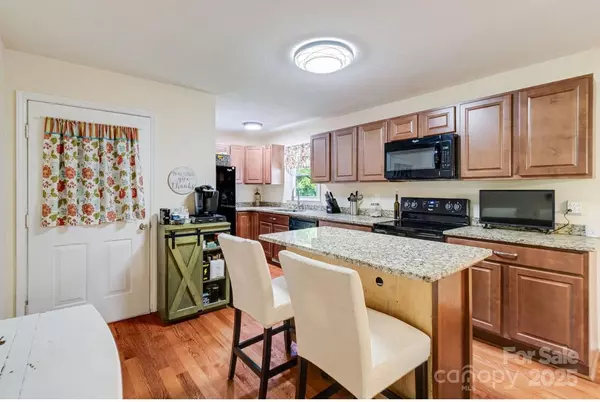 Newton, NC 28658,1059 Fairway DR