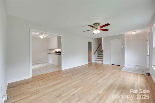 Gastonia, NC 28054,810 Applegate CT