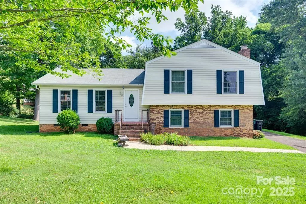 Gastonia, NC 28054,810 Applegate CT