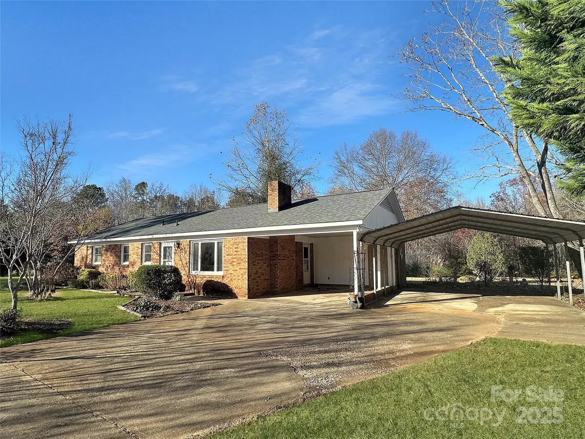 Lincolnton, NC 28092,1451 Meandering LN