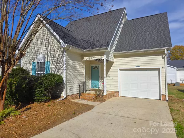 5940 Crape Myrtle LN, Charlotte, NC 28216