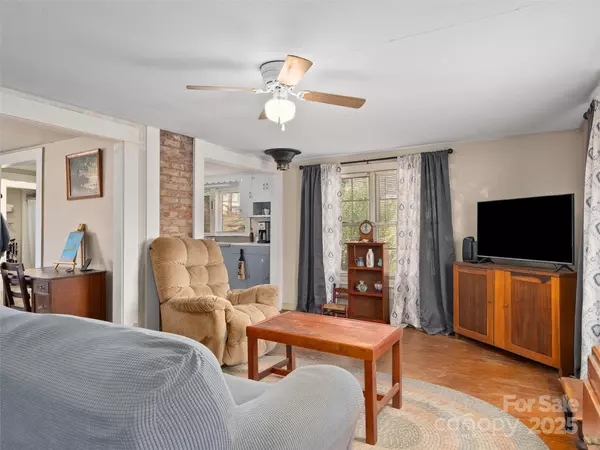 Waynesville, NC 28786,396 Will Hyatt RD