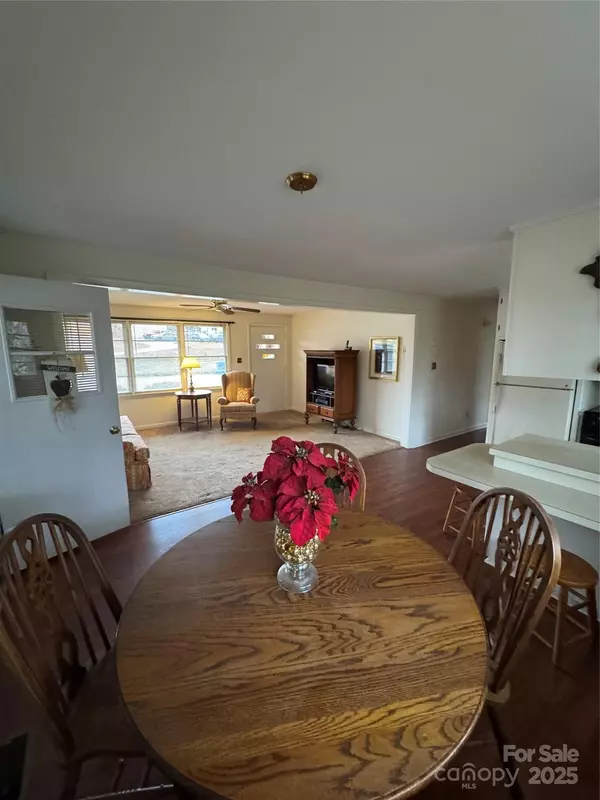 Hickory, NC 28601,1922 30th ST NE