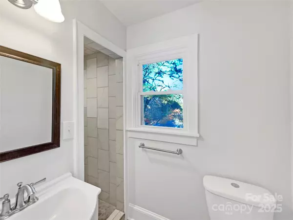 Statesville, NC 28677,252 N Patterson ST