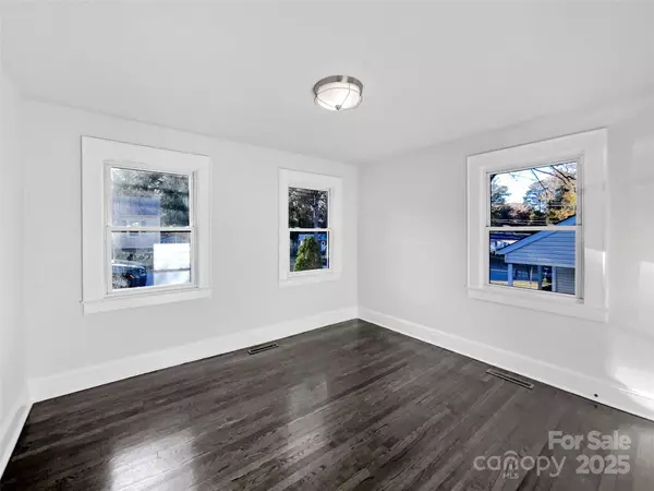 Statesville, NC 28677,252 N Patterson ST