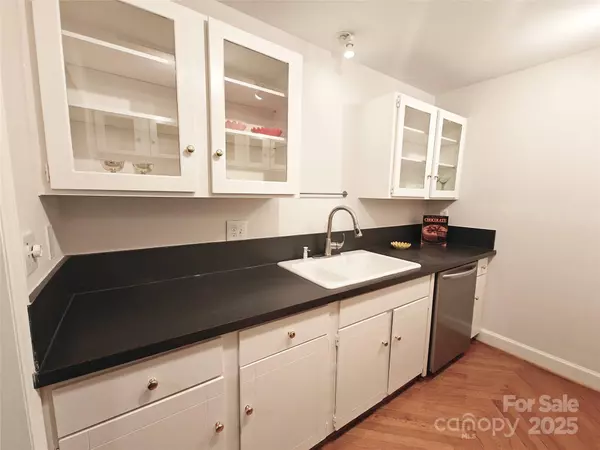 Charlotte, NC 28207,1323 Queens RD #321